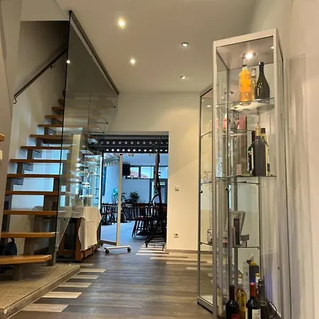 Alojamento de Acomodação e Pequeno-almoço Passage 84 - & Cafe 3*
