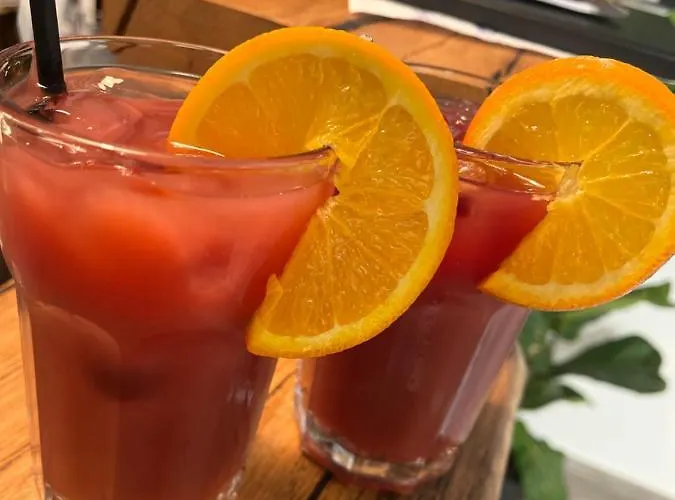 Passage 84 - & Cafe Bed and Breakfast